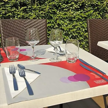 Le Cyrano Otel 3*